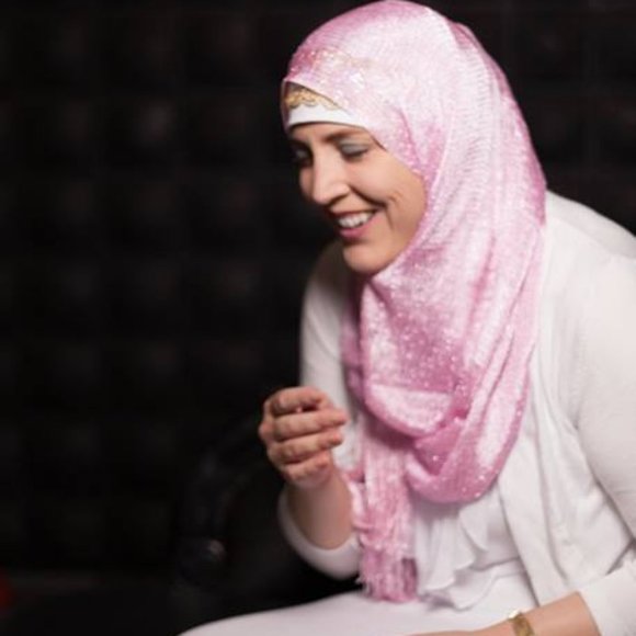 HI ! Welcome to my closet. - Picture 3 of 3